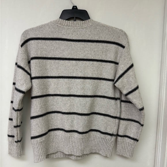 BearPaw Cream and Gray Crew Neck Sweater Size L - Picture 4 of 7